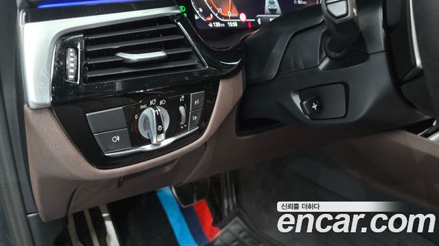 BMW 5-Series 2023 — photo 27