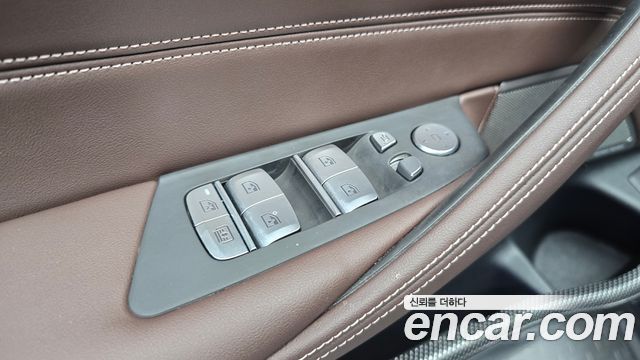 BMW 5-Series 2023 — photo 30