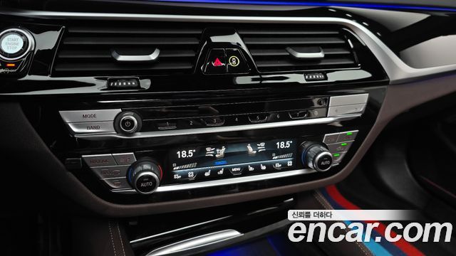 BMW 5-Series 2023 — photo 33