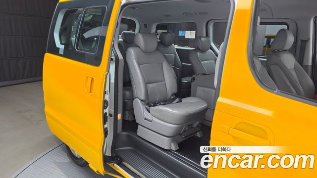 Hyundai Starex 2019 — photo 18
