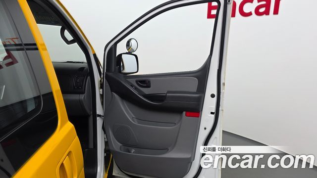 Hyundai Starex 2019 — photo 15
