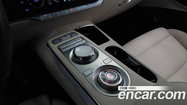 Genesis GV70 2023 — photo 9