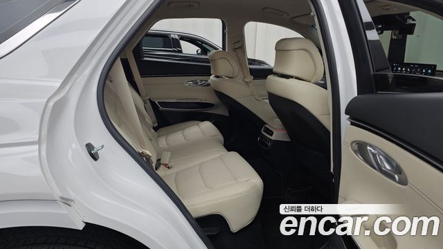Genesis GV70 2023 — photo 12