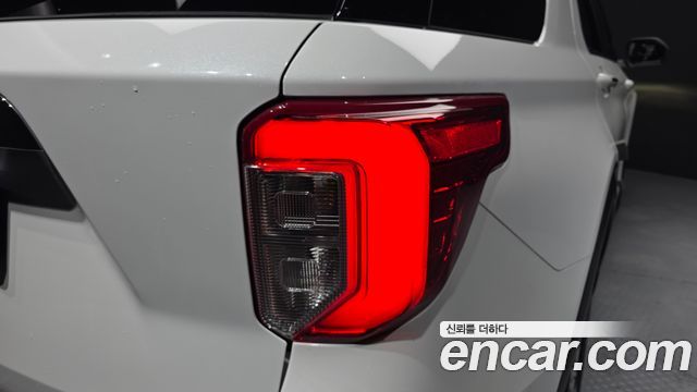 Ford Explorer 2020 — photo 9