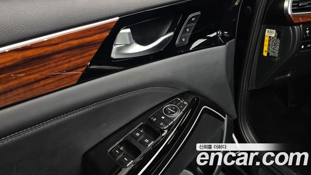 Kia K7 2017 — photo 28
