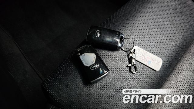 Kia K7 2017 — photo 39