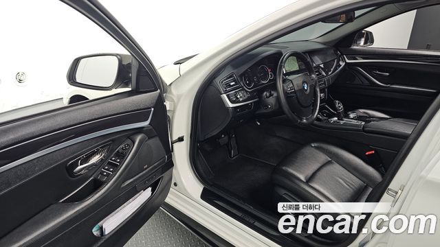 BMW 5-Series 2014 — photo 13