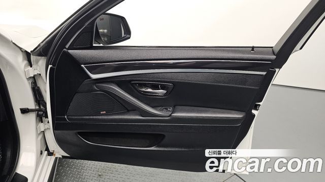 BMW 5-Series 2014 — photo 14