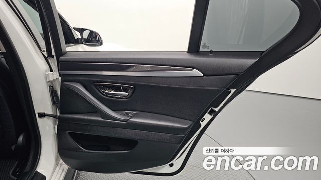 BMW 5-Series 2014 — photo 15