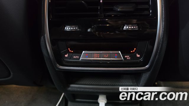 BMW X6 2021 — photo 32
