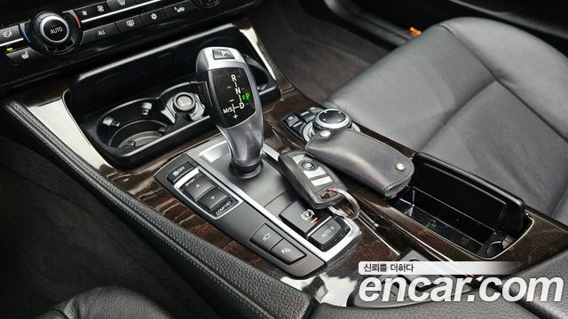 BMW 5-Series 2012 — photo 9
