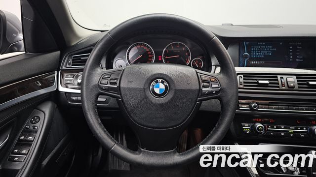 BMW 5-Series 2012 — photo 13