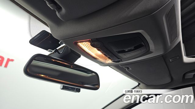 BMW 5-Series 2012 — photo 17