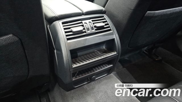 BMW 5-Series 2012 — photo 18