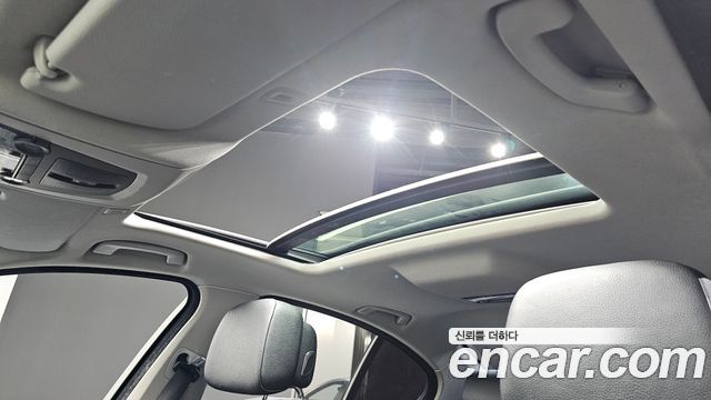 BMW 5-Series 2012 — photo 19