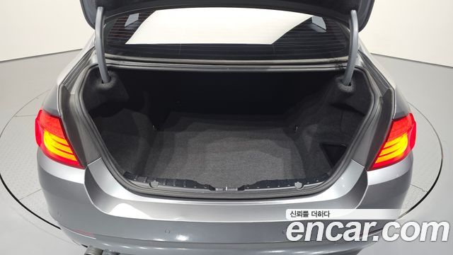 BMW 5-Series 2012 — photo 20