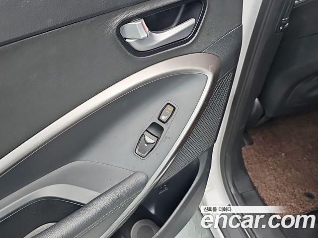 Hyundai Santafe 2017 — photo 13