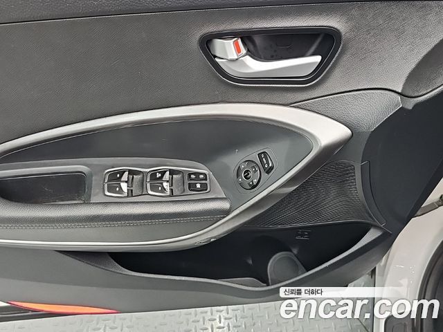 Hyundai Santafe 2017 — photo 16