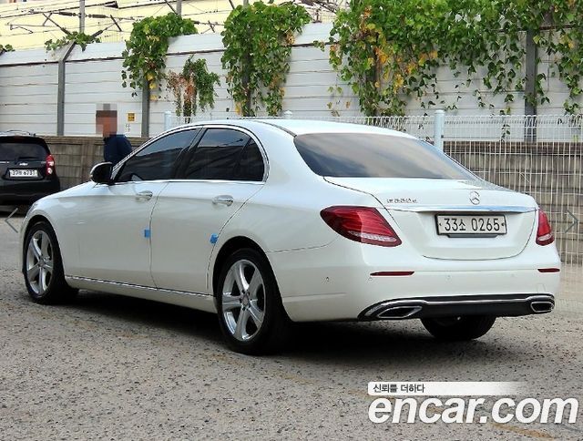 Mercedes-Benz E-Class 2017 — photo 3