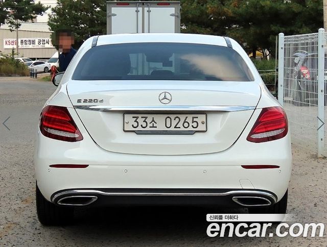 Mercedes-Benz E-Class 2017 — photo 4
