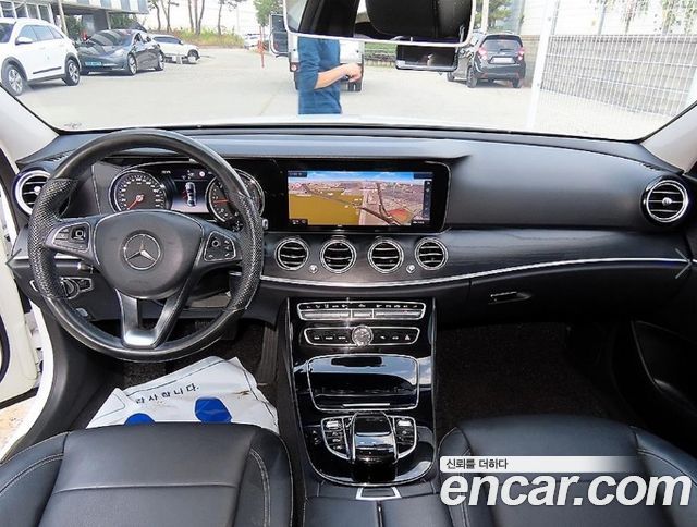 Mercedes-Benz E-Class 2017 — photo 7