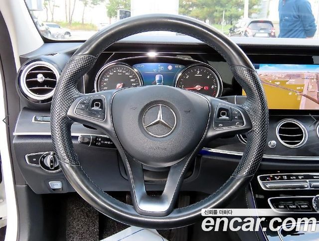 Mercedes-Benz E-Class 2017 — photo 8