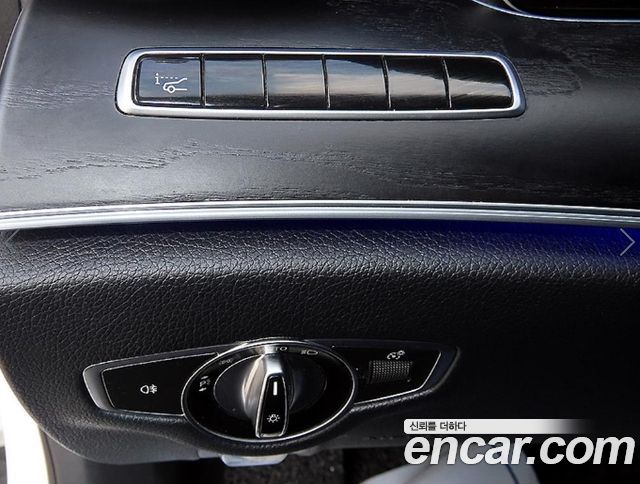 Mercedes-Benz E-Class 2017 — photo 13