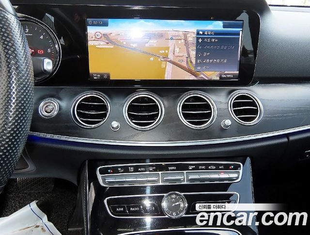 Mercedes-Benz E-Class 2017 — photo 15