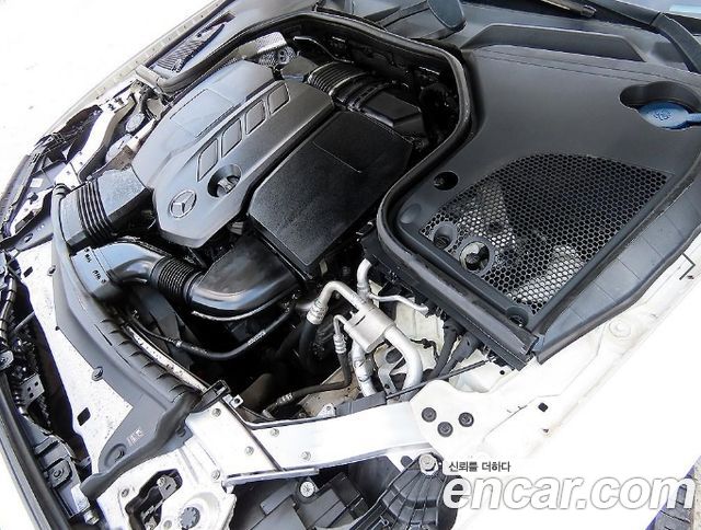 Mercedes-Benz E-Class 2017 — photo 19
