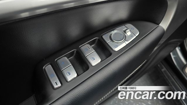 Genesis G70 2019 — photo 25