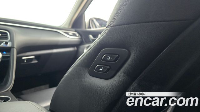 Genesis G70 2019 — photo 27