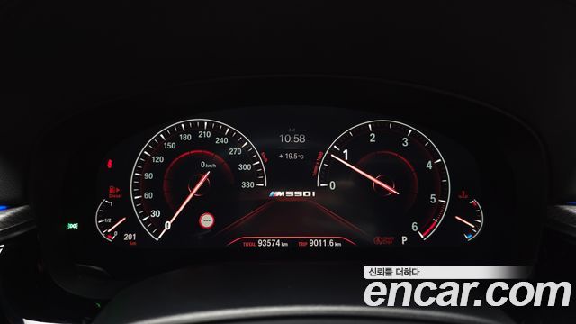BMW 5-Series 2019 — photo 11