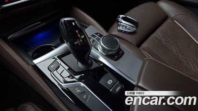 BMW 5-Series 2019 — photo 12