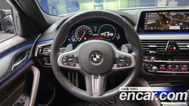 BMW 5-Series 2019 — photo 19