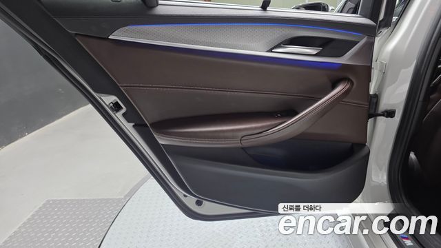 BMW 5-Series 2019 — photo 15