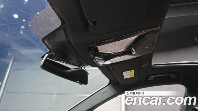 BMW 5-Series 2019 — photo 27