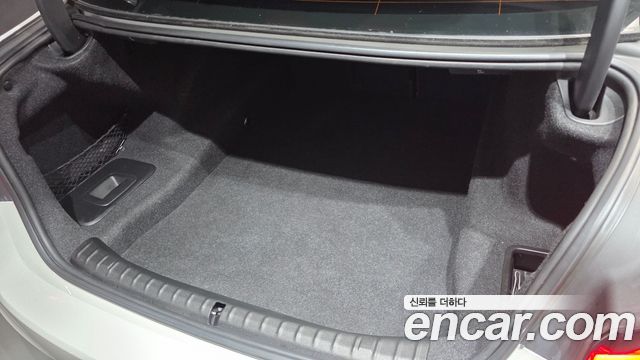 BMW 5-Series 2019 — photo 31
