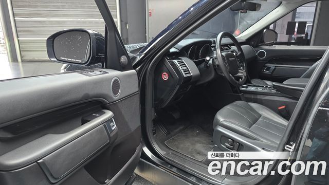 Land Rover Discovery 2019 — photo 10