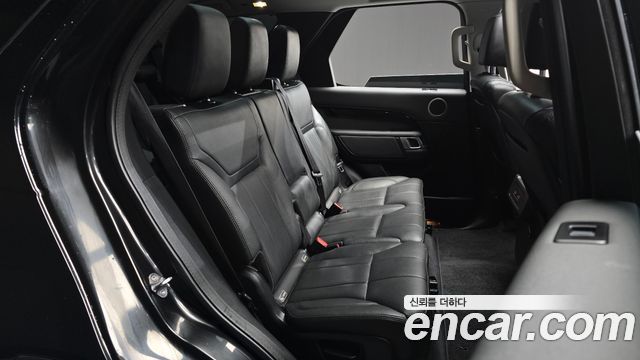 Land Rover Discovery 2019 — photo 11