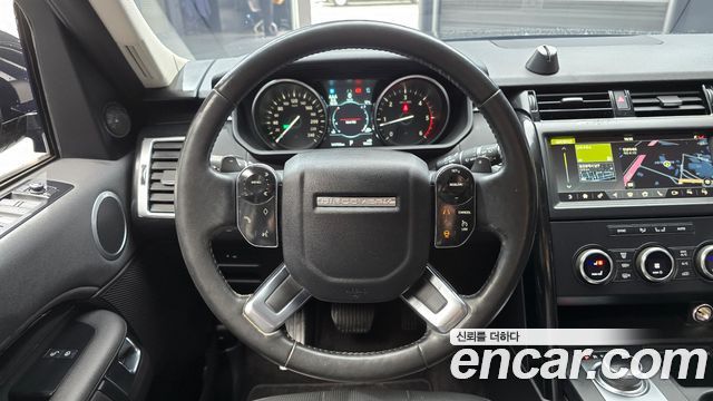 Land Rover Discovery 2019 — photo 13