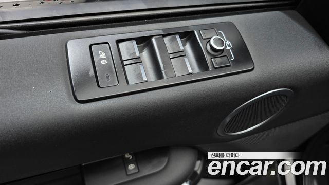 Land Rover Discovery 2019 — photo 18