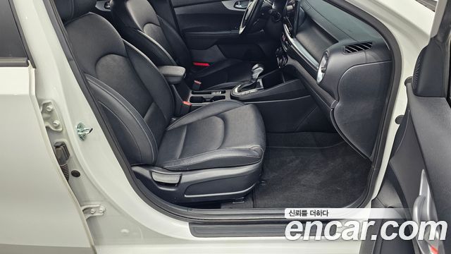 Kia K3 2022 — photo 12