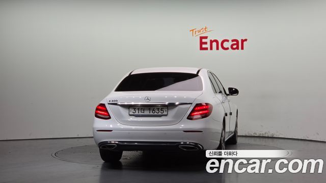 Mercedes-Benz E-Class 2019 — photo 4