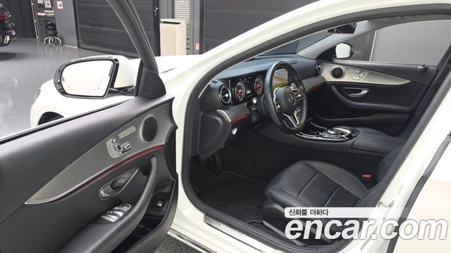 Mercedes-Benz E-Class 2019 — photo 13