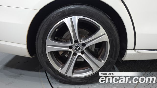Mercedes-Benz E-Class 2019 — photo 7
