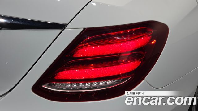Mercedes-Benz E-Class 2019 — photo 9