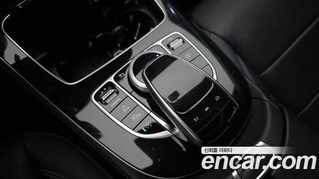 Mercedes-Benz E-Class 2019 — photo 29