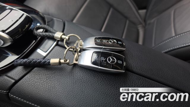 Mercedes-Benz E-Class 2019 — photo 30