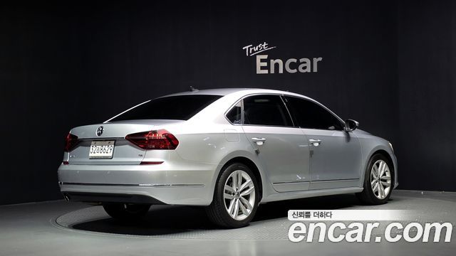 Volkswagen Passat 2018 — photo 2
