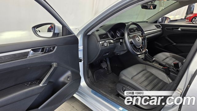 Volkswagen Passat 2018 — photo 13